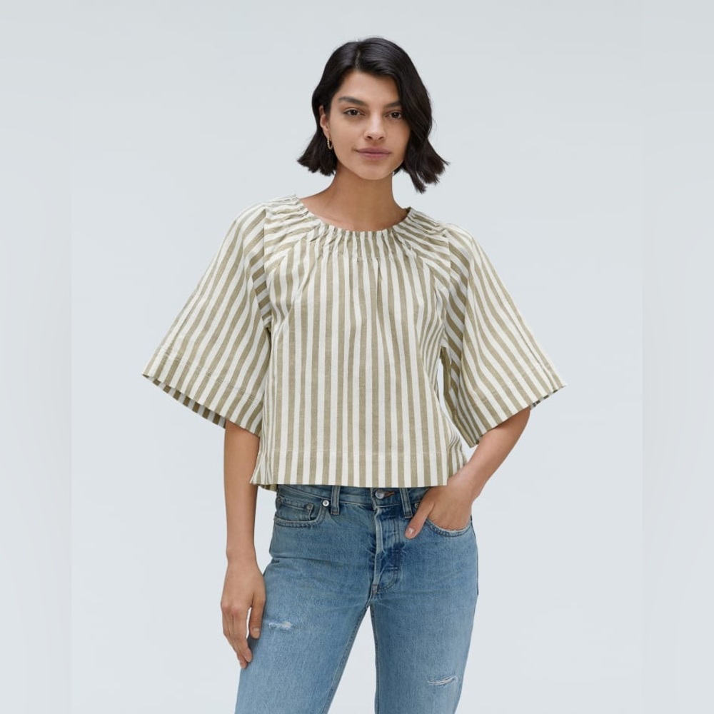 NWOT EVERLANE
The Seersucker Gathered Tee IN SIZE M